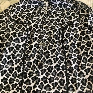2X dark cheetah print light button jacket